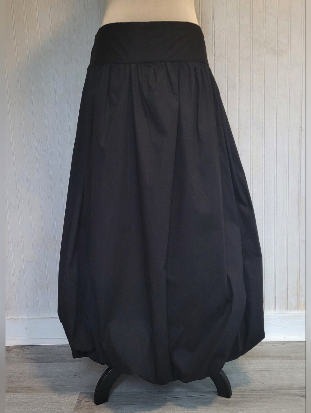 ​Vamp Vintage EUC Black Cotton Blend Bubble Hem Maxi Skirt XL